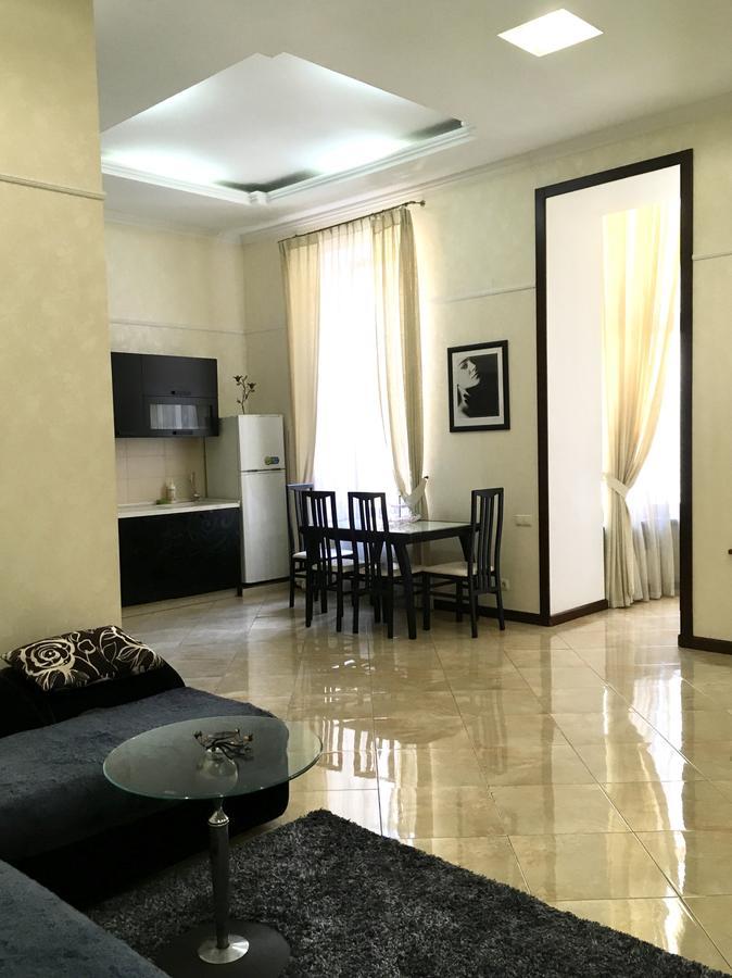 Downtown Prestige Apartment Odessa Eksteriør billede
